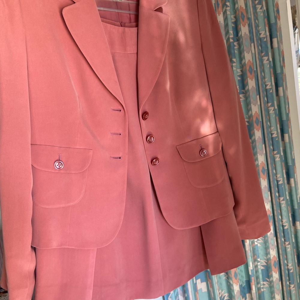 Women’s  price firm Silk 2 piece  Beautiful size 12 Rosy pink DressBarn size 12